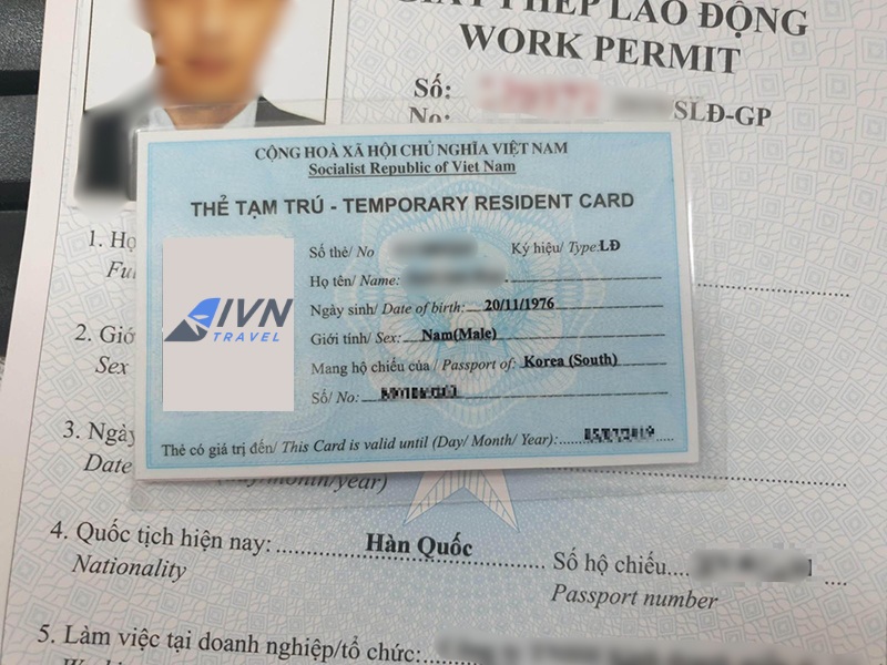 Chuẩn bị các giấy tờ liên quan đến công việc để xin thẻ cư trú Việt Nam