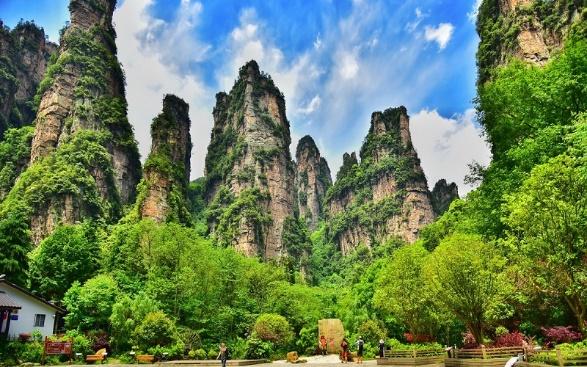 Địa điểm check-in đẹp tại Trung Quốc – rừng quốc gia Trương Gia Giới